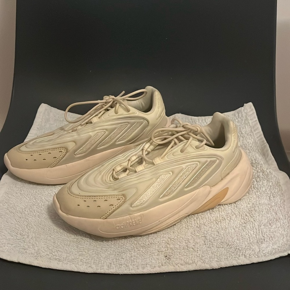 ADIDAS OZELIA ecru women’s us 6/37